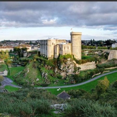 La Chambre Des Remparts Falaise  Exterior photo