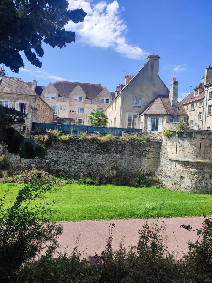 La Chambre Des Remparts Falaise  Exterior photo