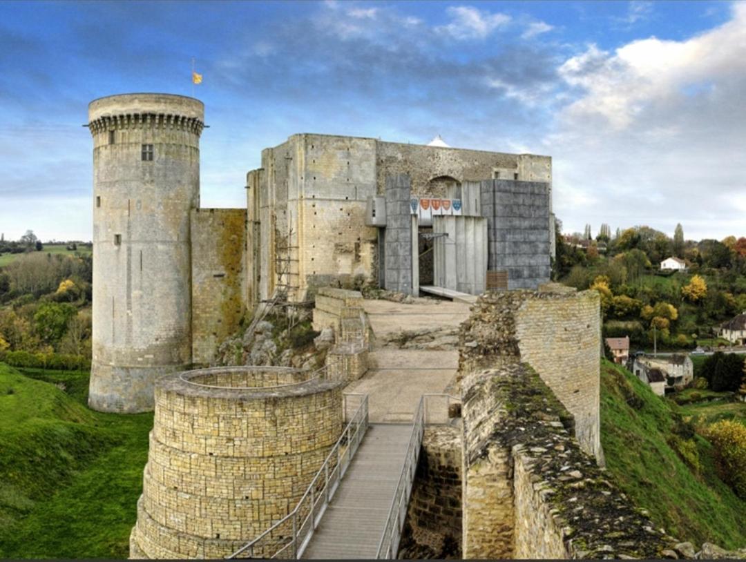 La Chambre Des Remparts Bed & Breakfast Falaise  Exterior photo